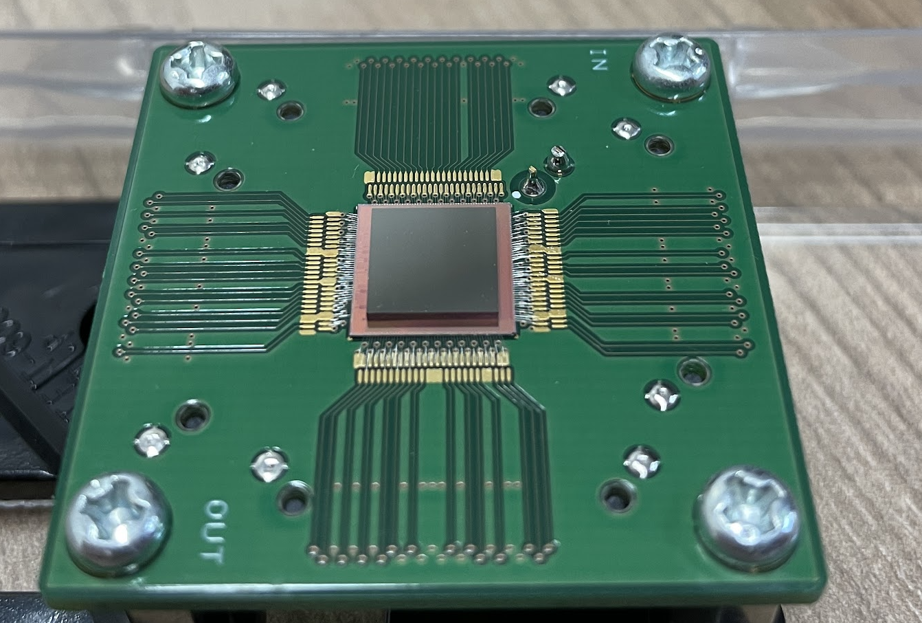 読出集積回路(ASIC)を実装した評価基板の実写真